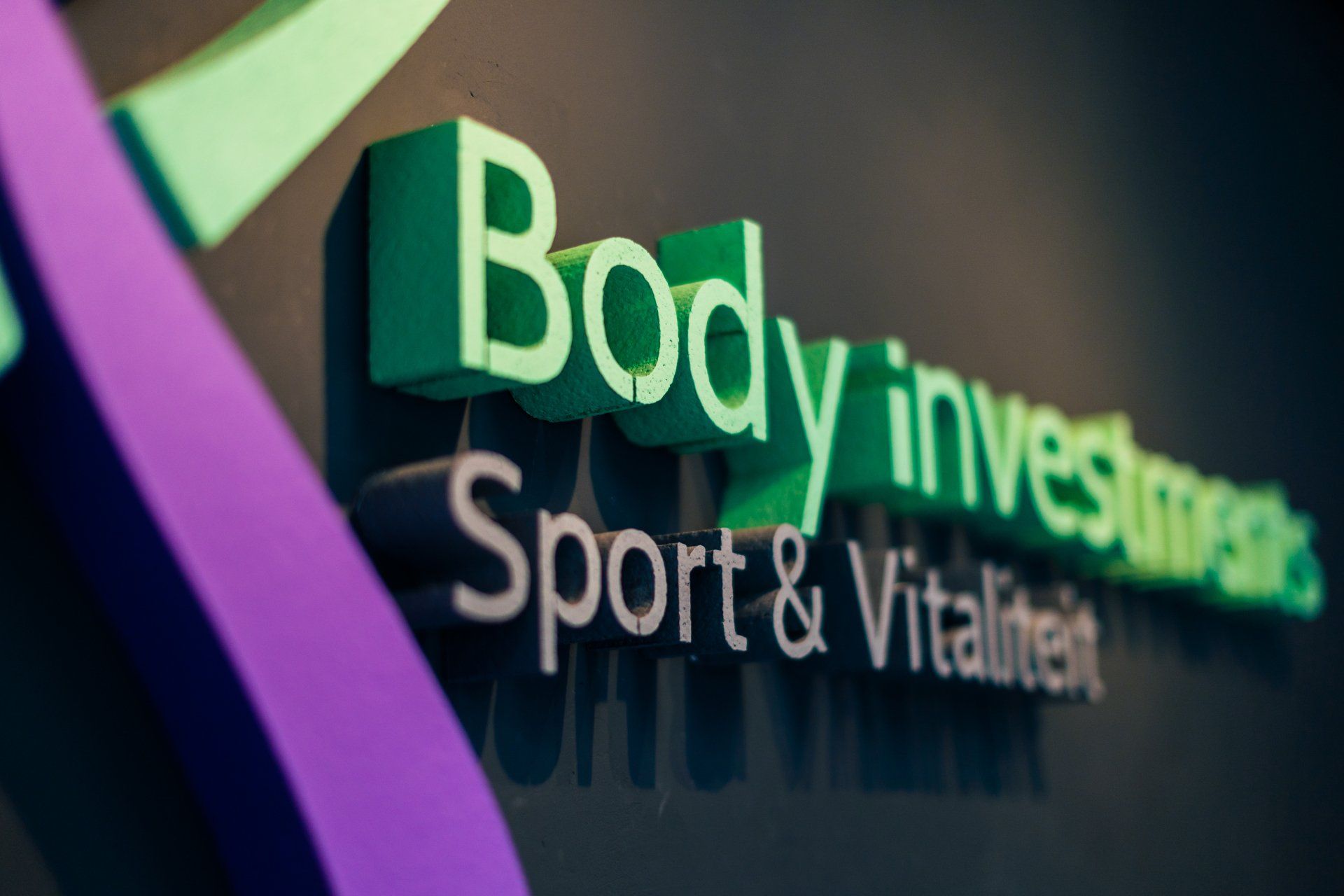 Gevel van Body Investments met logo