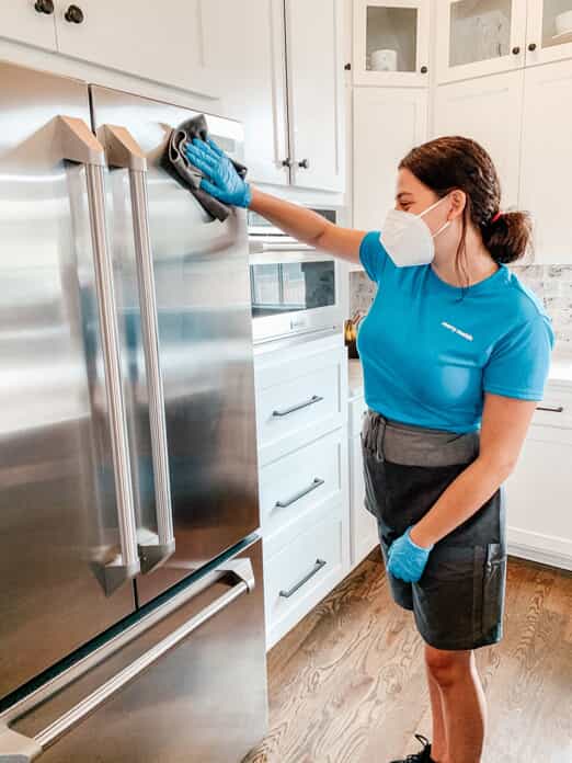 cleaning refrigerator