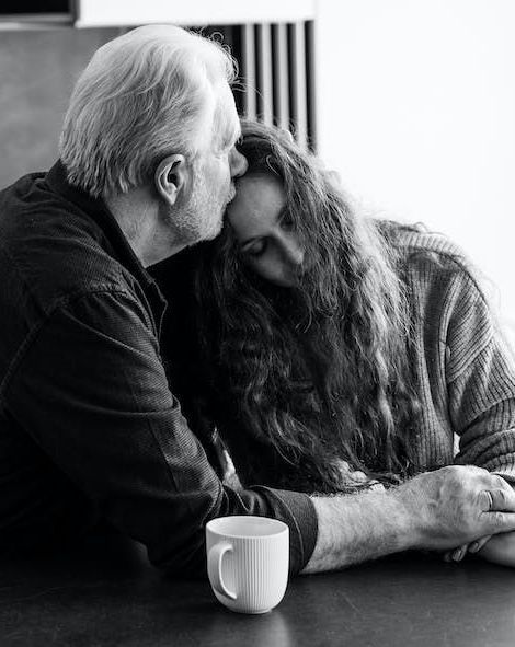 Guy kissing Wife's forehead