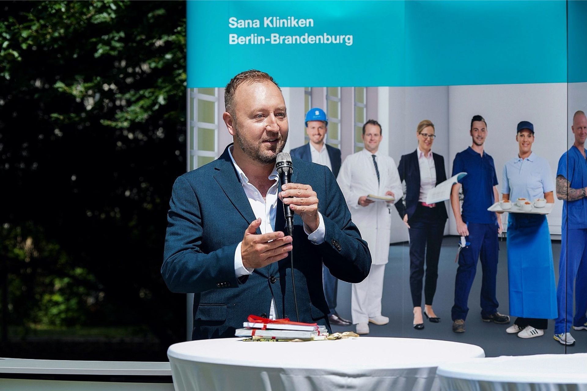 Das Bild zeigt André Puchta als Moderator.