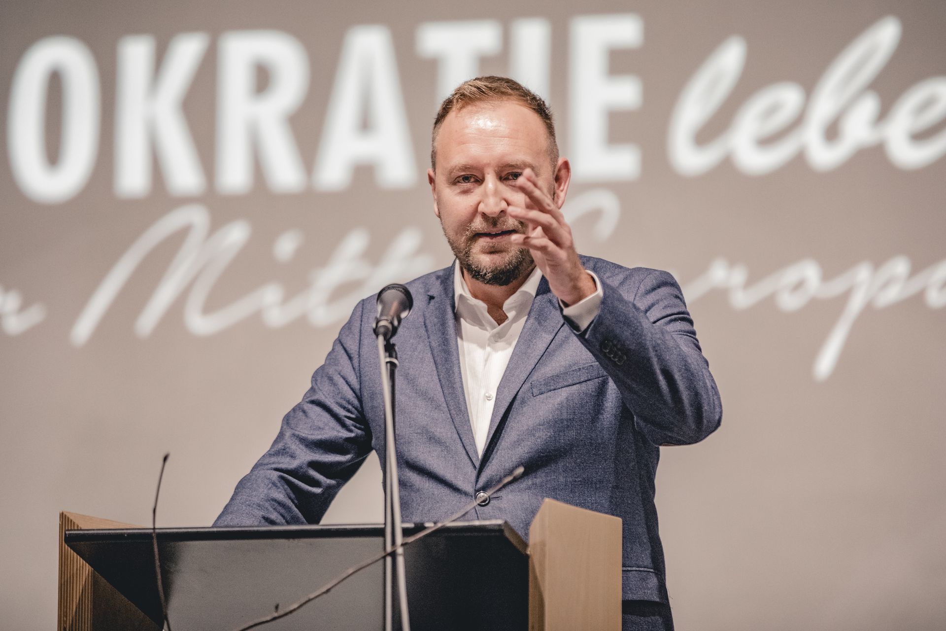Das Bild zeigt André Puchta als Speaker bei einem Kongress.