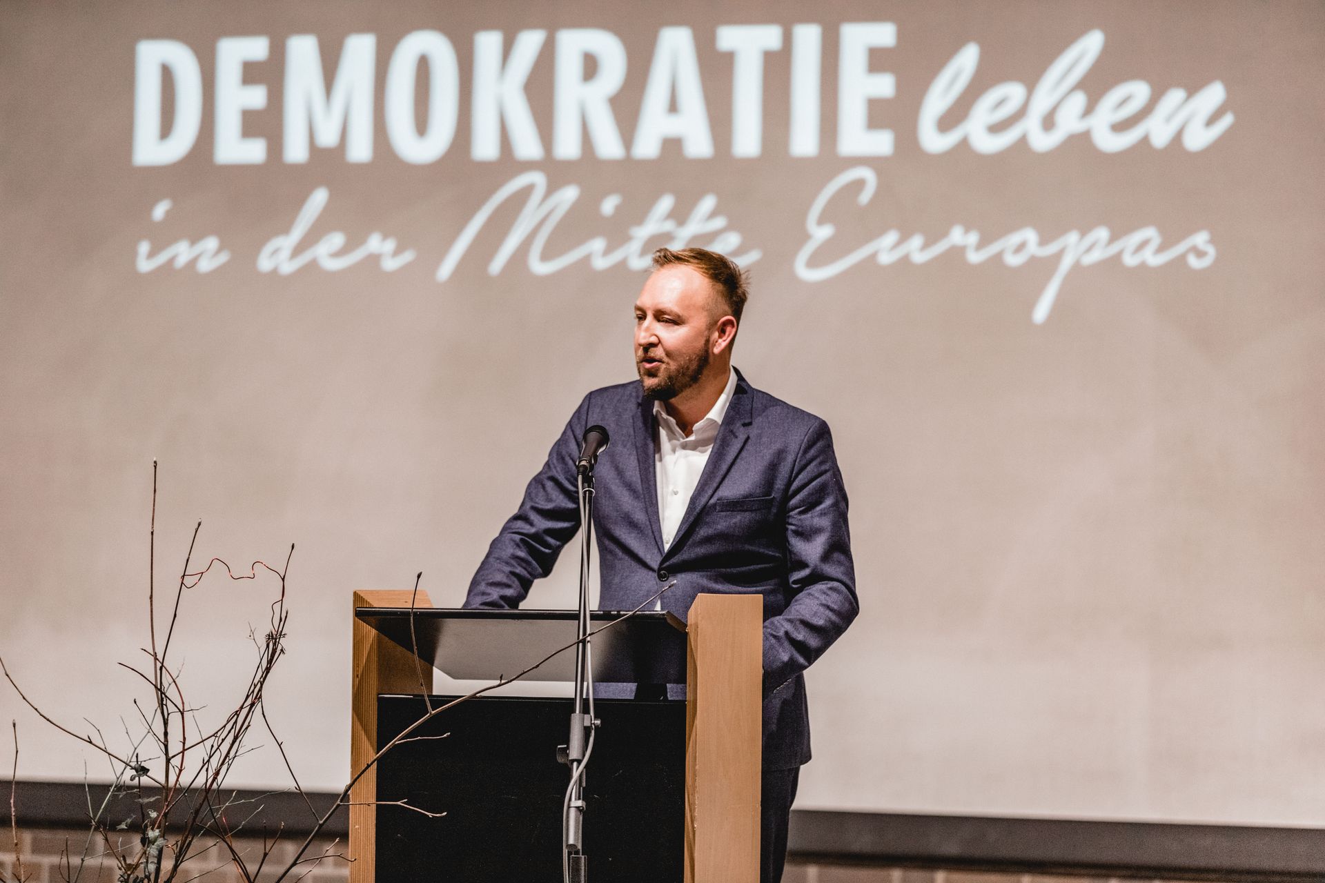 Das Bild zeigt André Puchta als Speaker bei einem Kongress.
