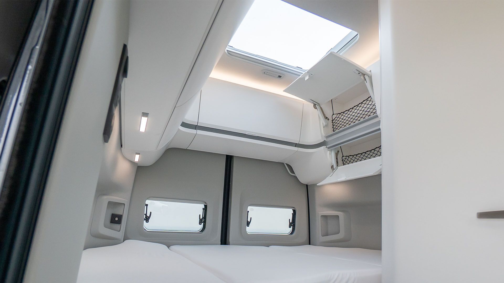 two large skylights (0.70m x 0.60m) flood the Grand California with natural light. 