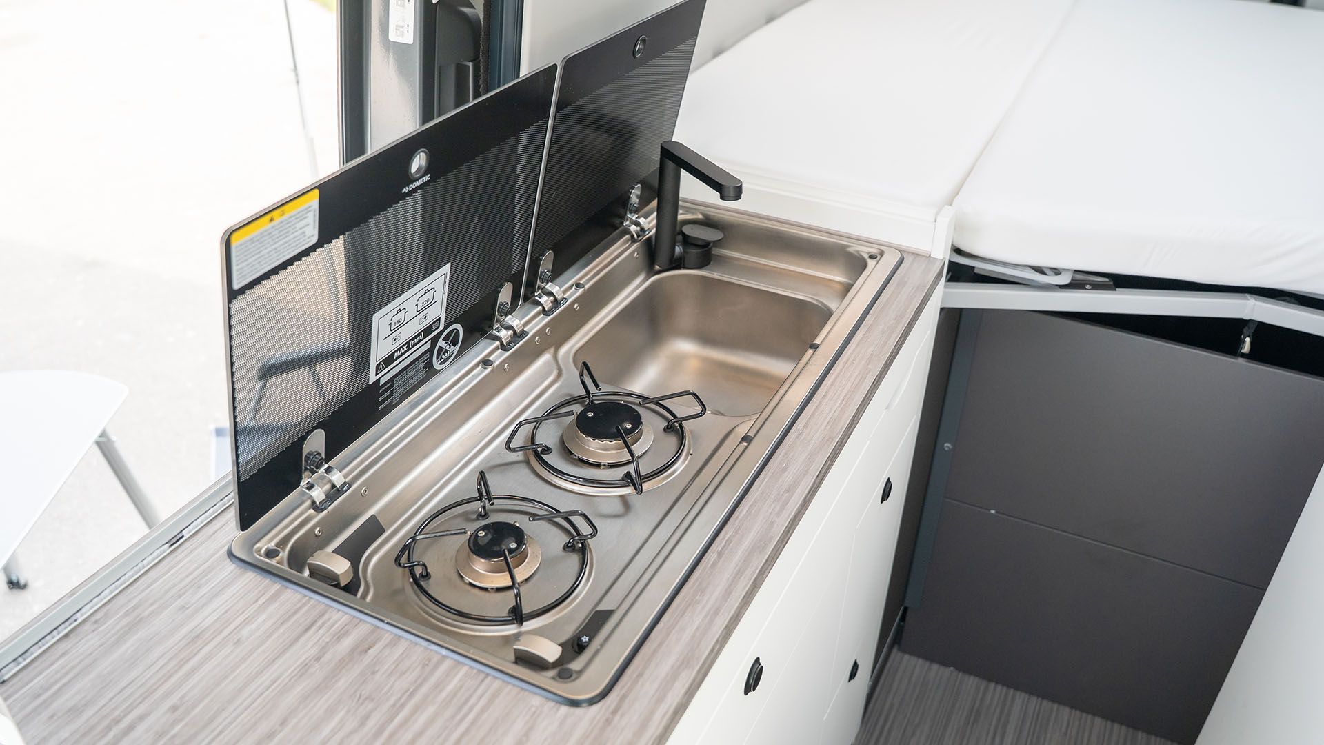 vw grand california Gas stove and sink