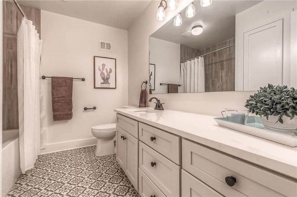 Bathroom remodel contractor local to me Joco Ks