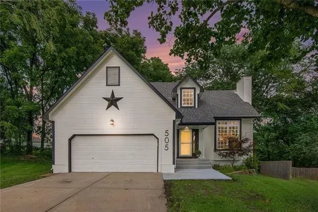 white exterior paint with black trim Blue Springs Missouri