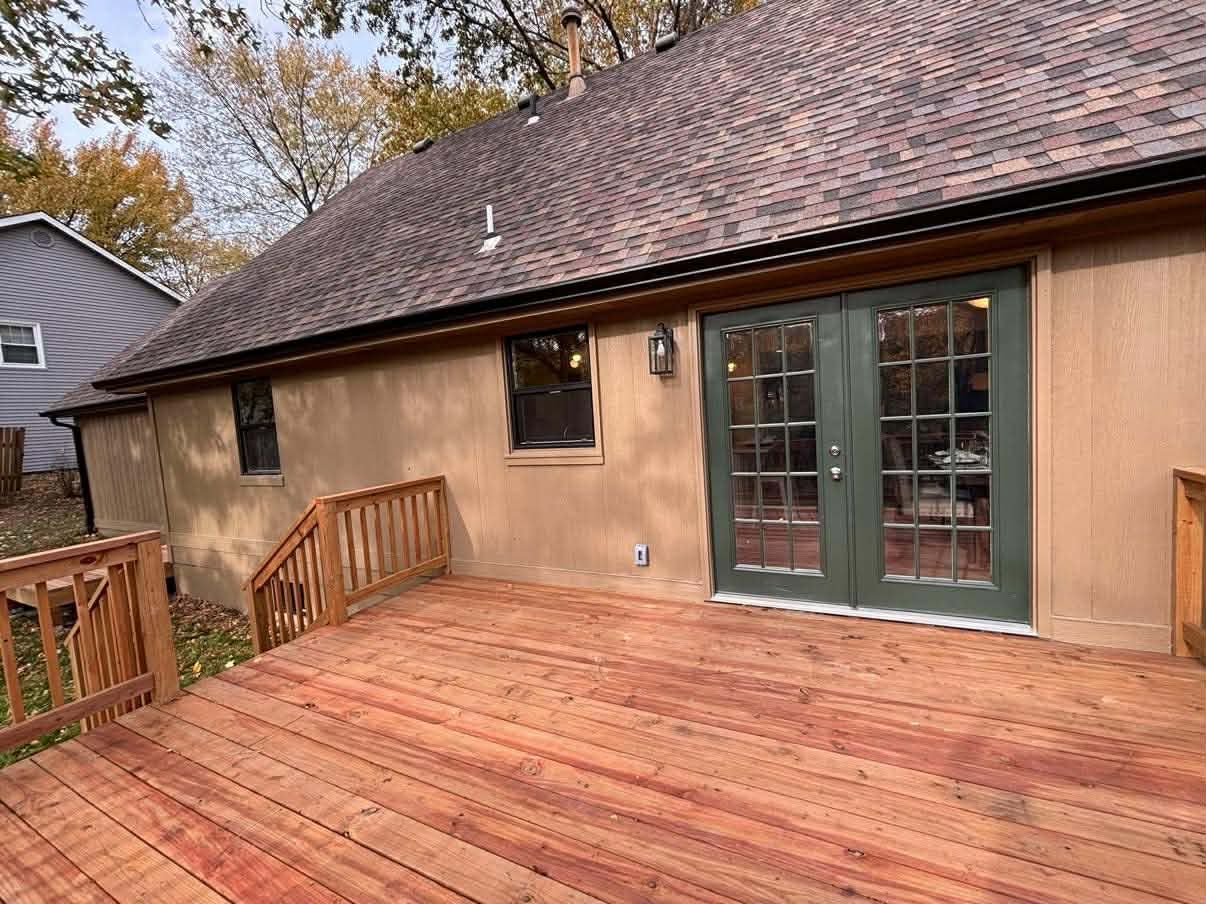 Large back deck Build optimal space Liberty Missouri