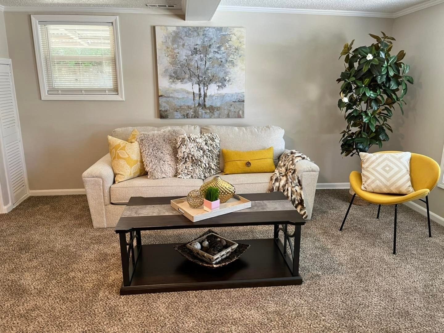 Home office staging in a Johnson County house.