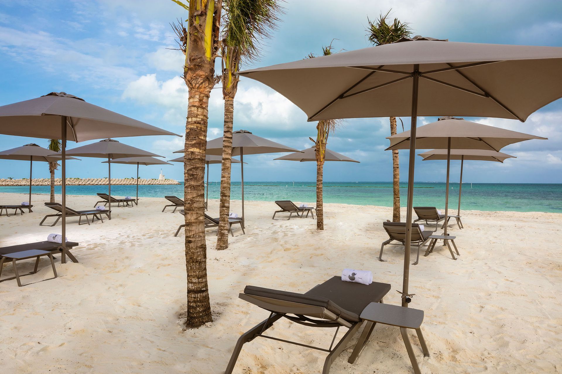 Ben jij klaar voor de zomer van 2026. Bekijk nu de nieuwste modellen op het gebied van  outdoor furniture bij Beach Lease
