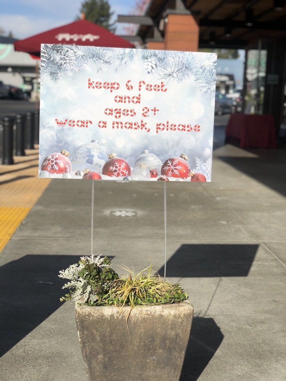 A sign that says keep a feet and ages 2