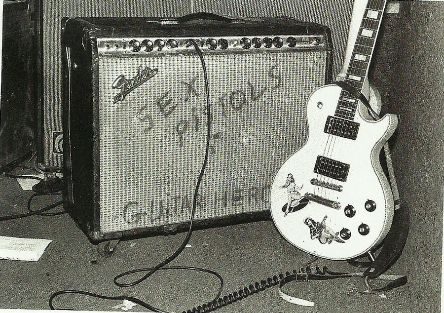 A pair of New York dolls Johnny Thunders' amp and Syl Sylvain's guitar?