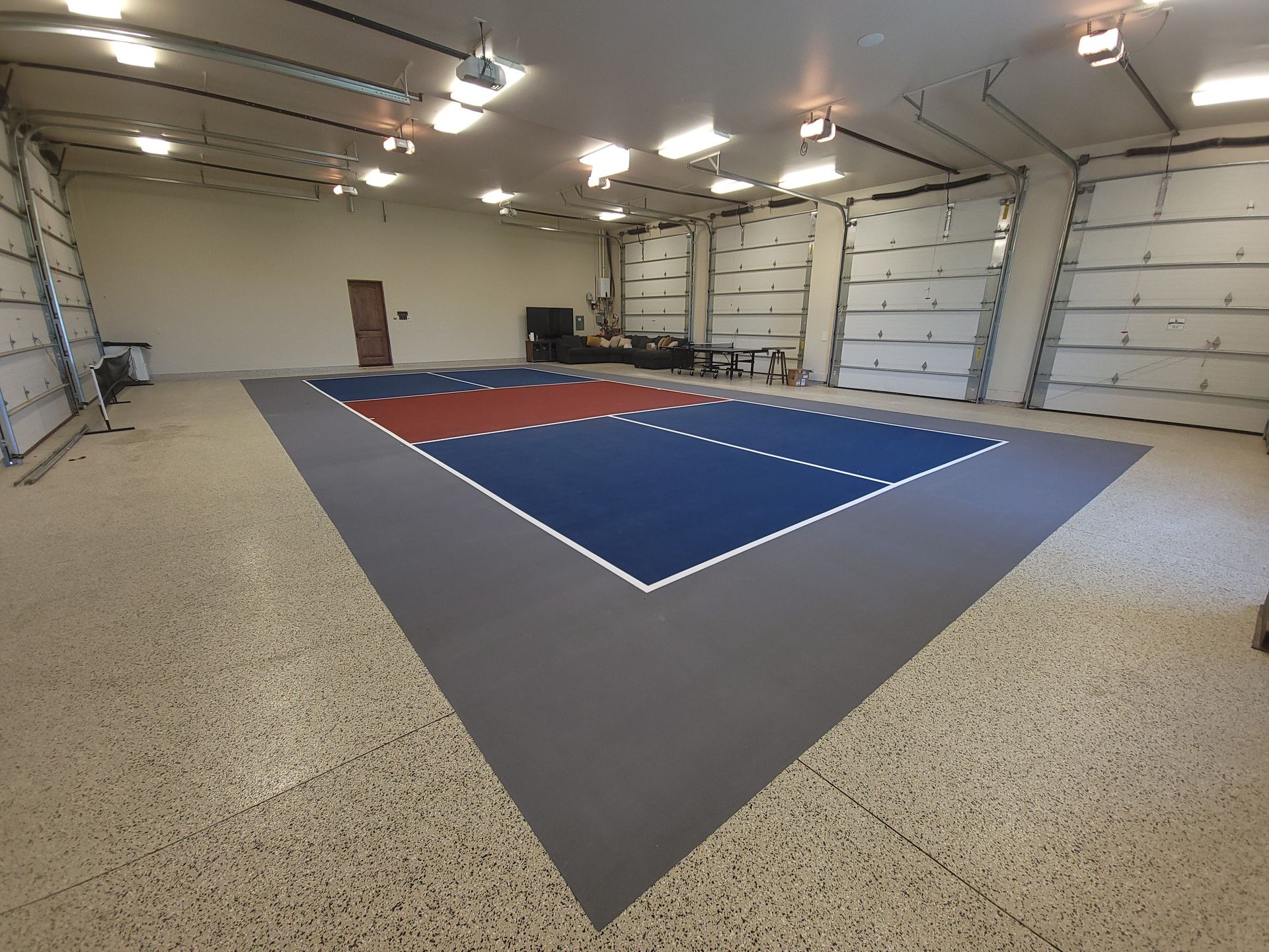 A large room with a tennis court in the middle