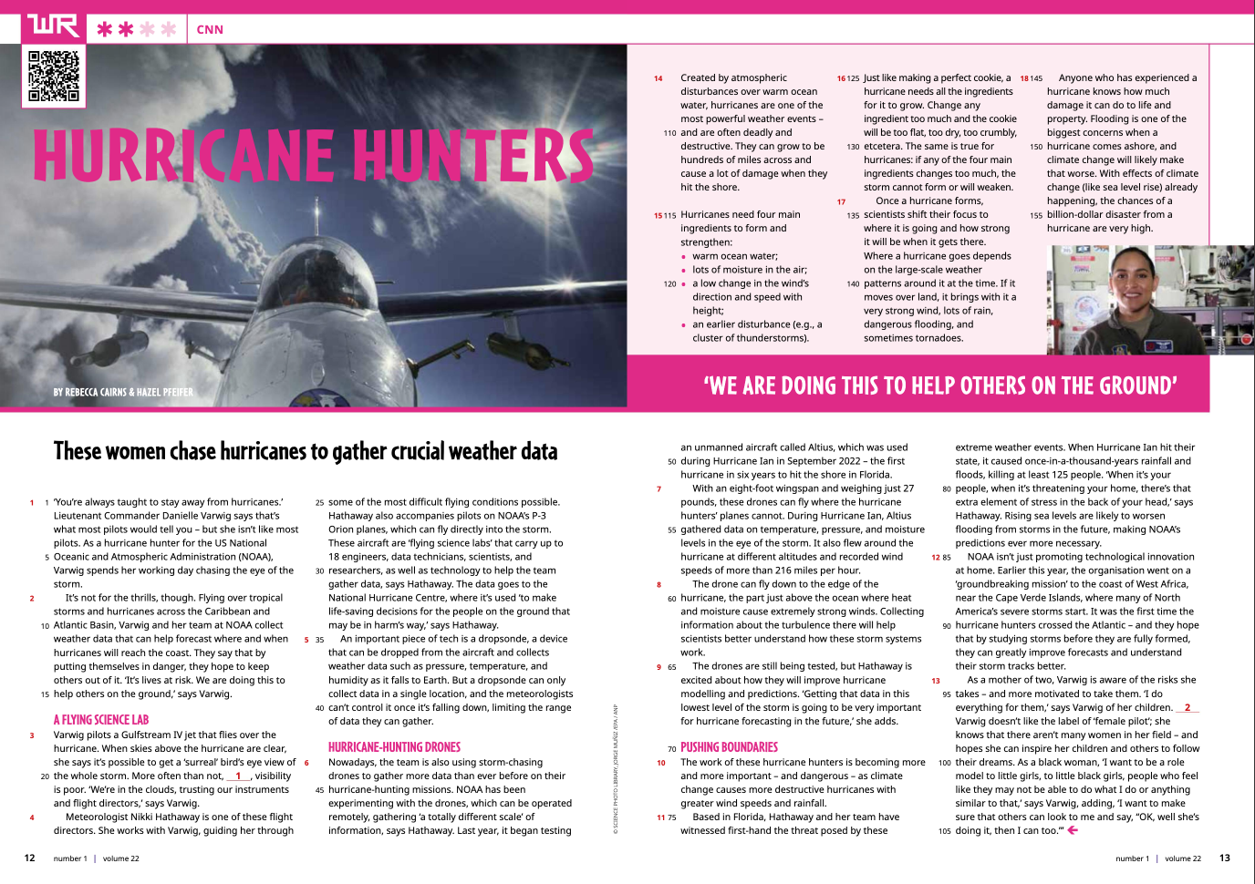 Een tijdschrift ligt open op een pagina met de tekst orkaanjagers