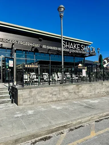 Shake Shack in Woodbury Commons, Monroe, NY