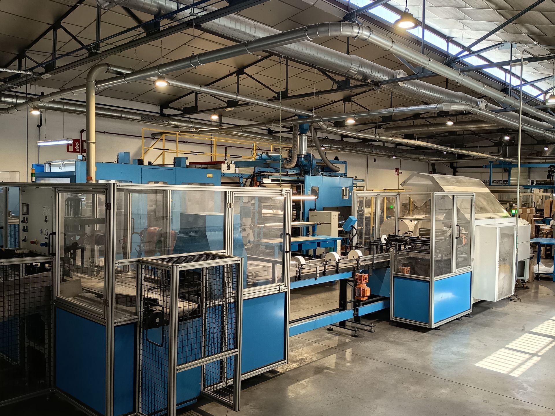 Fábrica de producción de rollos térmicos y soluciones de impresión FESA