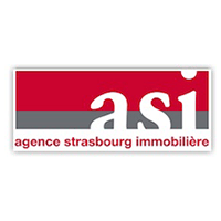 Le logo de l'agence strasbourg immobiliere est rouge et blanc.