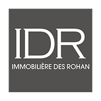 Le logo de l'immobiliere des rohan est gris et blanc.