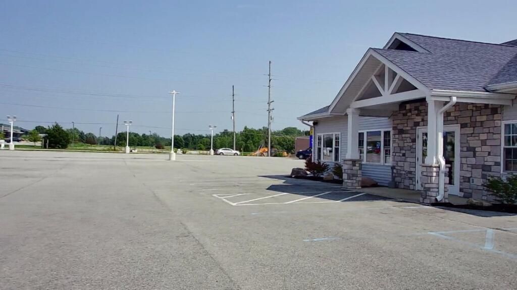 Sealcoated parking lot  in Fort Wayne, IN. You can see a freshly sealcoated surface in Fort Wayne, IN, improving traffic flow and organization.
