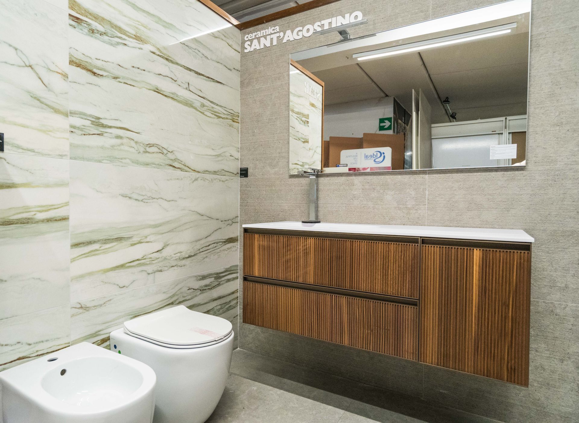 mobile bagno sospeso