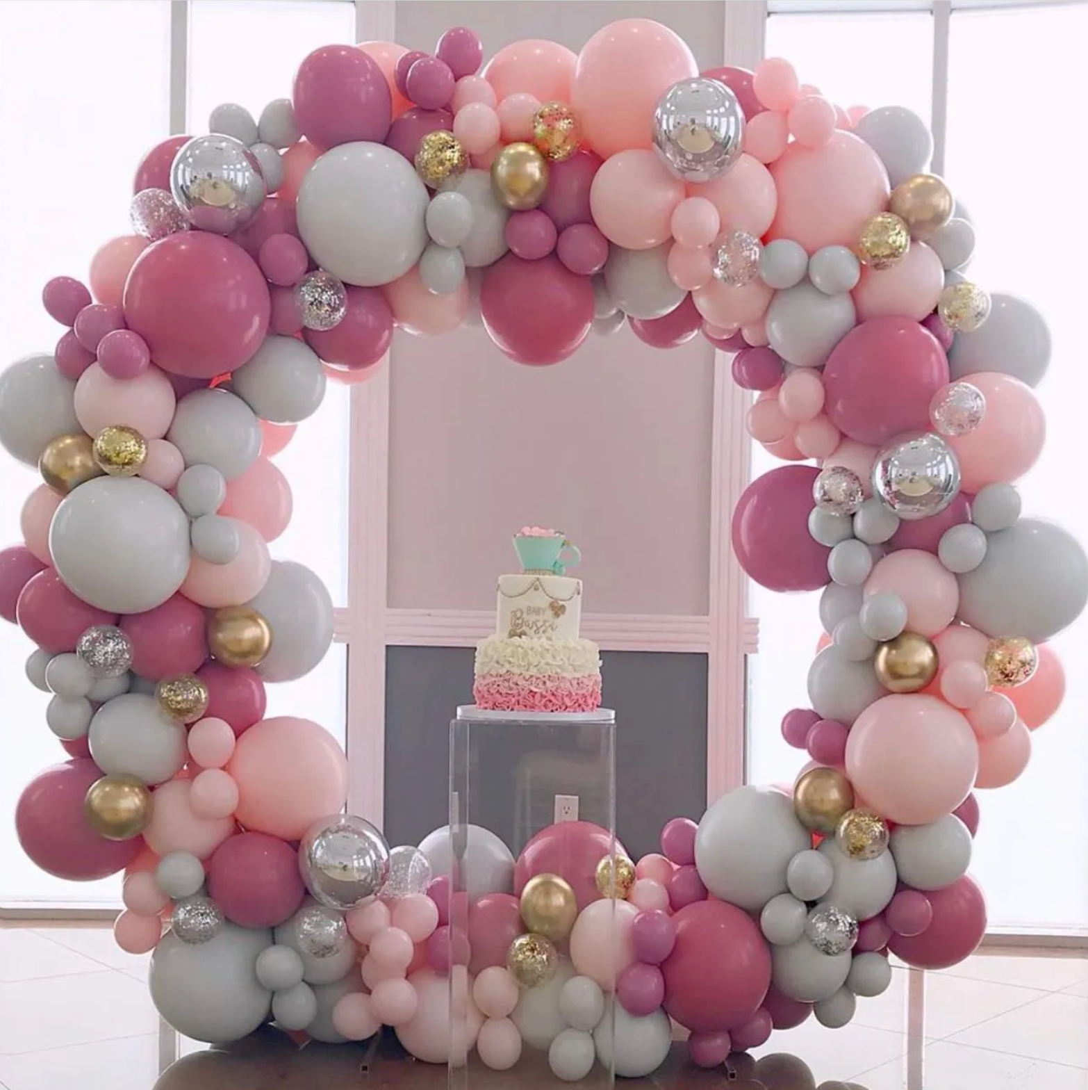 balloon garland on circle frame free-standing photo wall backdrop. Balloon Delivery El Segundo.