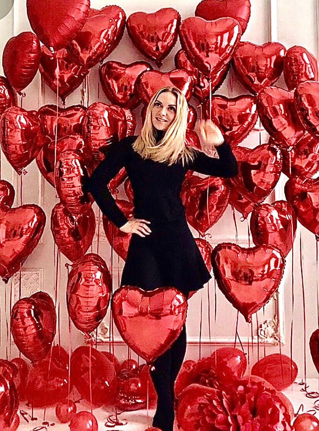 Valentine's Day balloon delivery Los Angeles romantic red and pink heart balloons