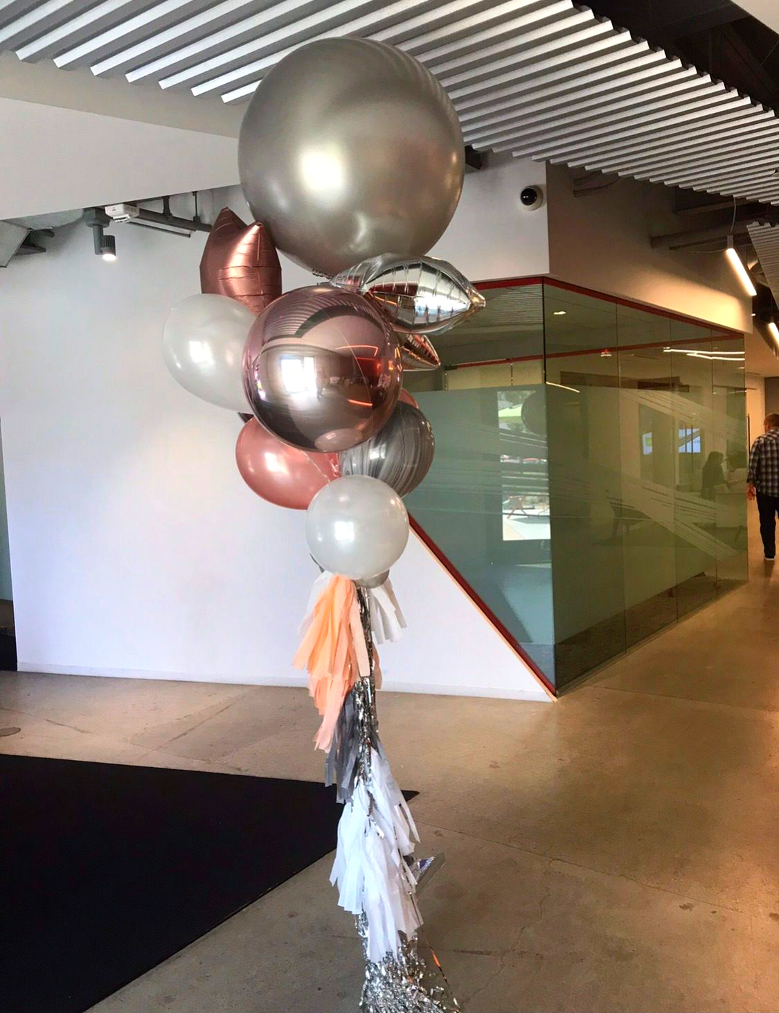 gold silver largew balloon bouquet delivery los angele