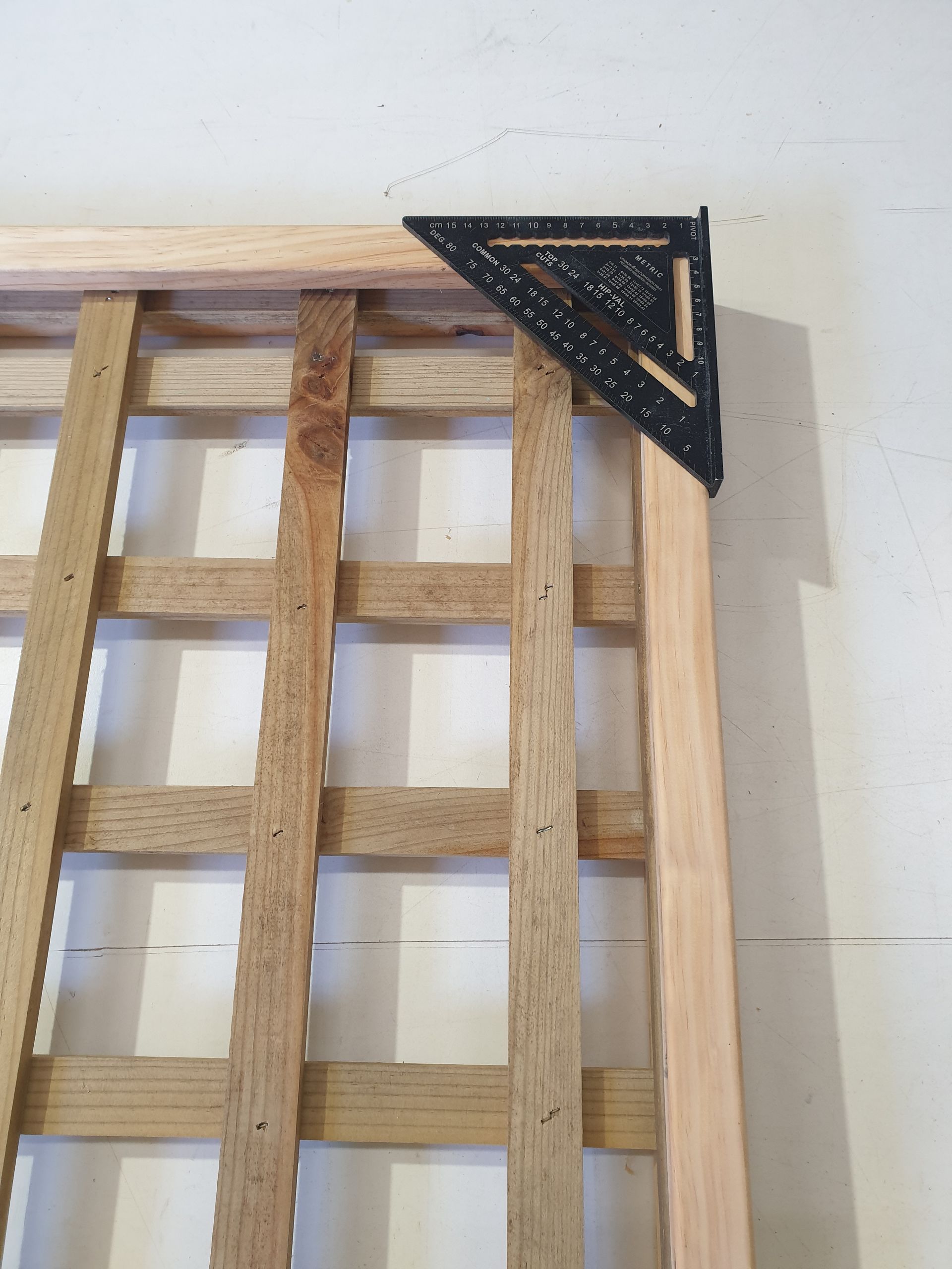 Framed nursery style lattice in square profile