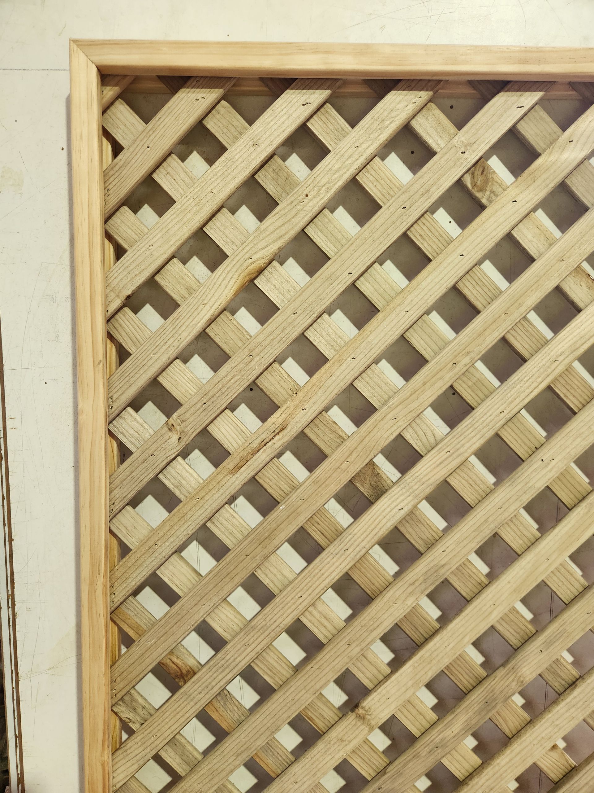Framed Diagonal Lattice