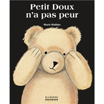 Ours en peluche se couvrant les yeux, titre « Petit Doux n'a pas peur » sur fond noir.