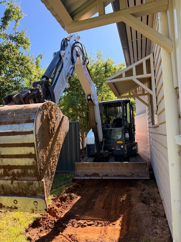 Excavator wet hire