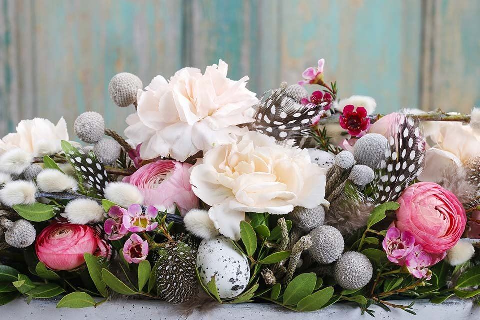 Composizione floreale per pasqua