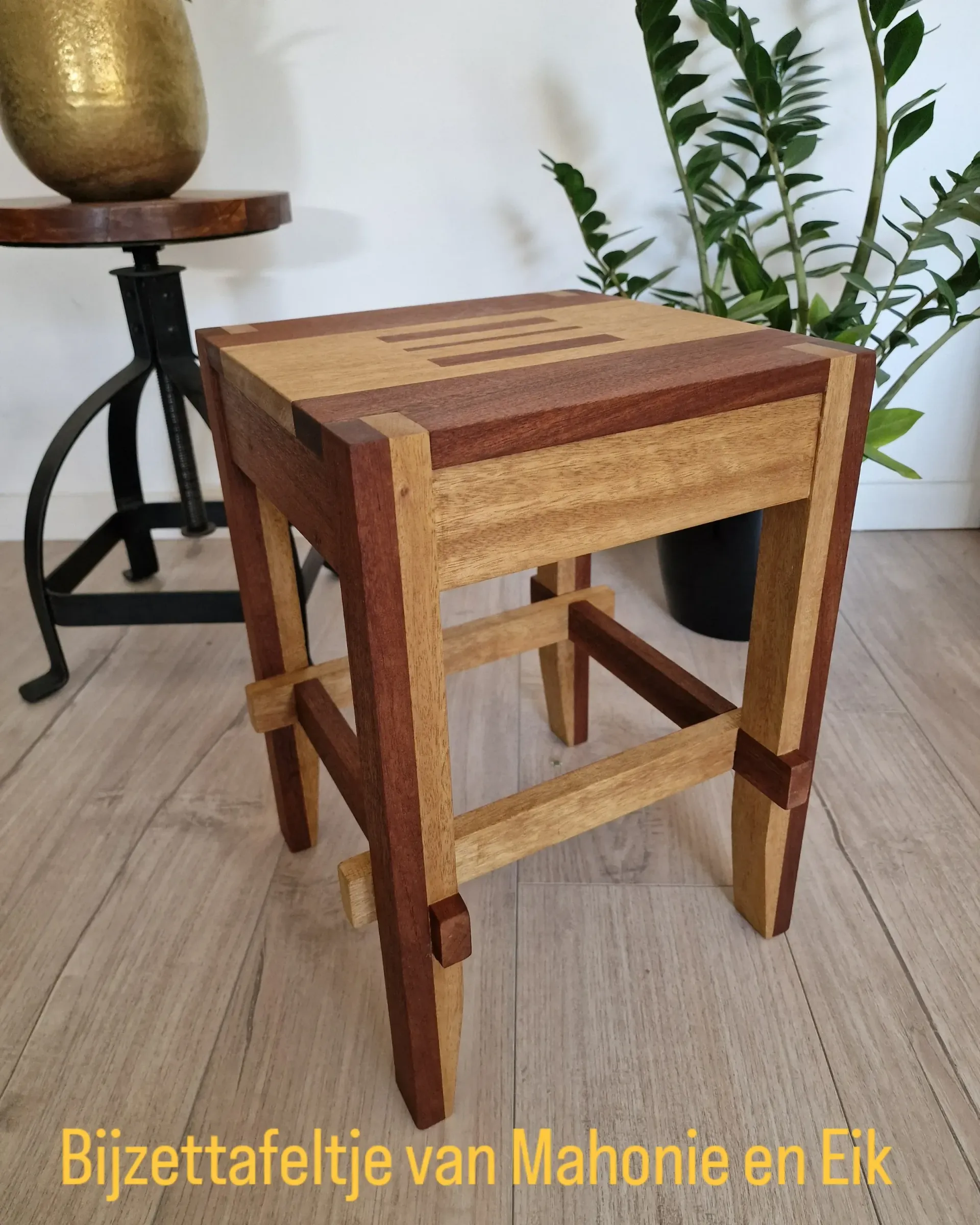 Bijzettafel eiken en mahonie