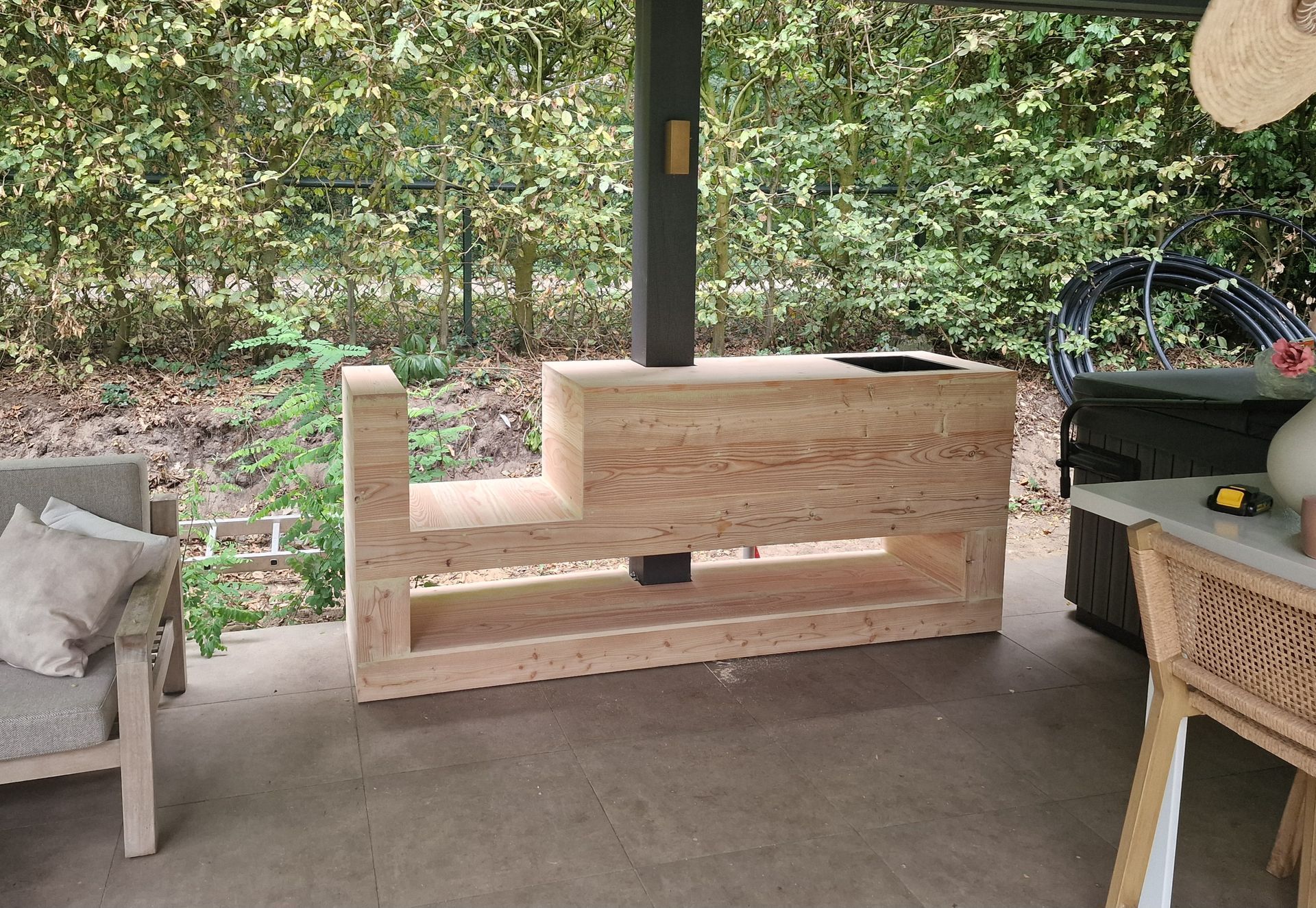 Buitenkeuken op maat douglas en lariks