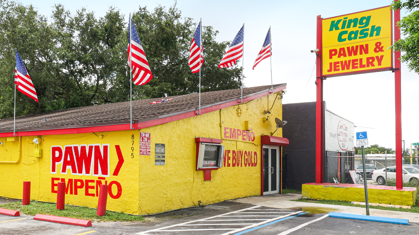 The difference between Selling and Pawning at a King Cash Pawn Shop