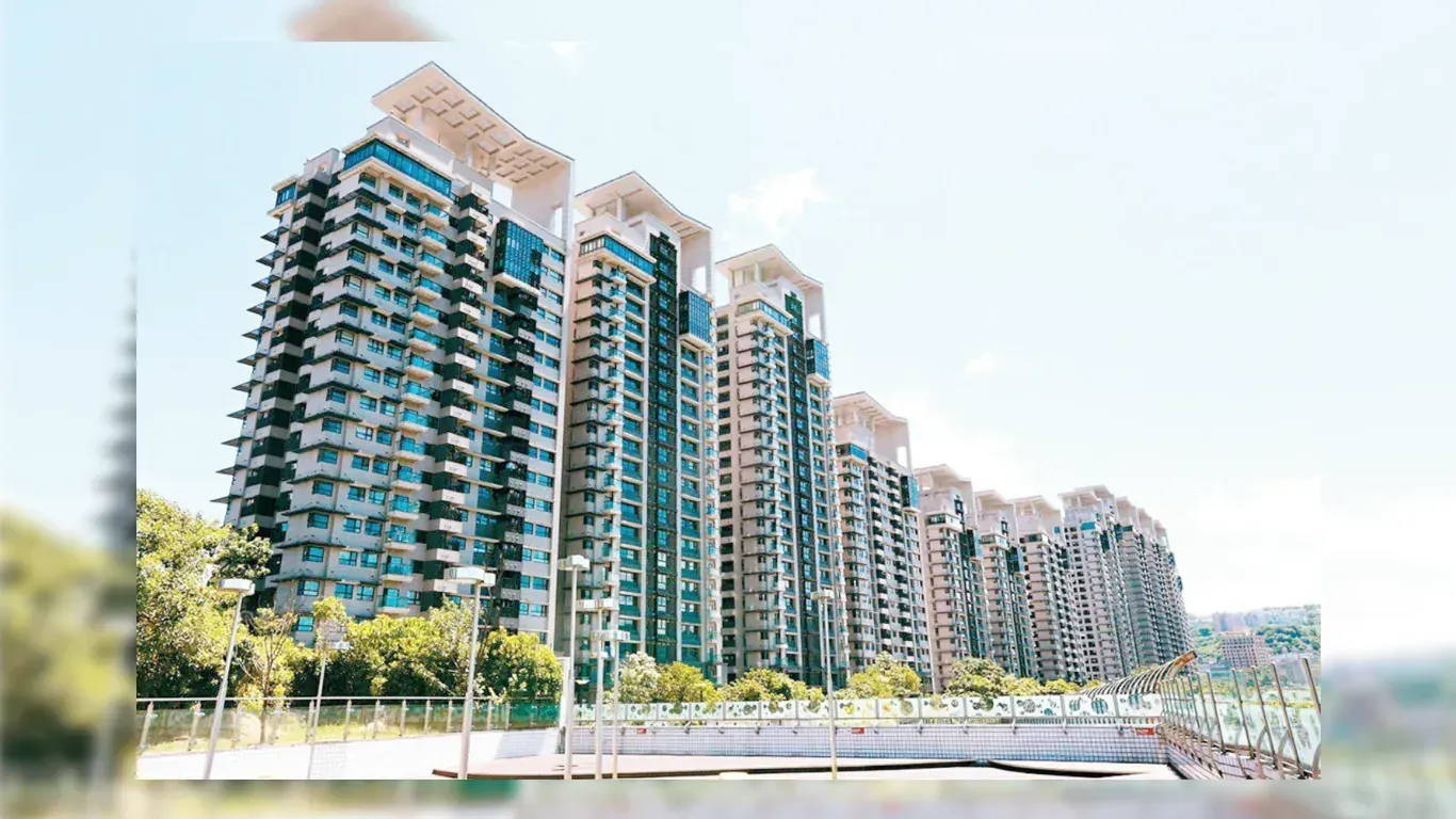 美河市 住宅社區大樓群外觀