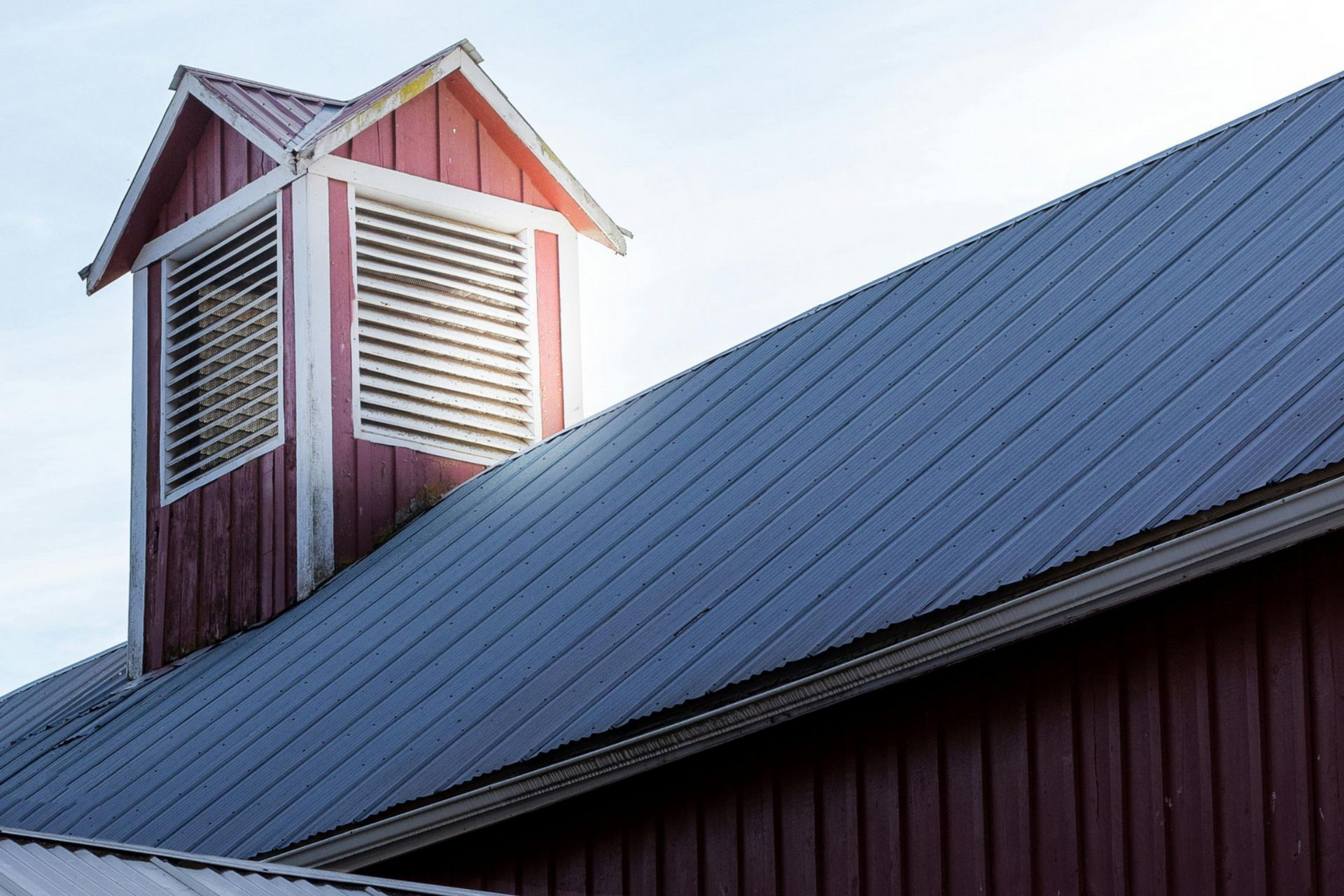 New gray shingle roof on two-story home by Red Line Roofing in Dickson, TN