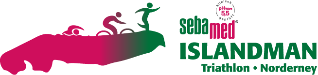 Triathlon-Logo mit Figuren, die auf einer Insel schwimmen, Rad fahren und laufen; sebamed ISLANDMAN.