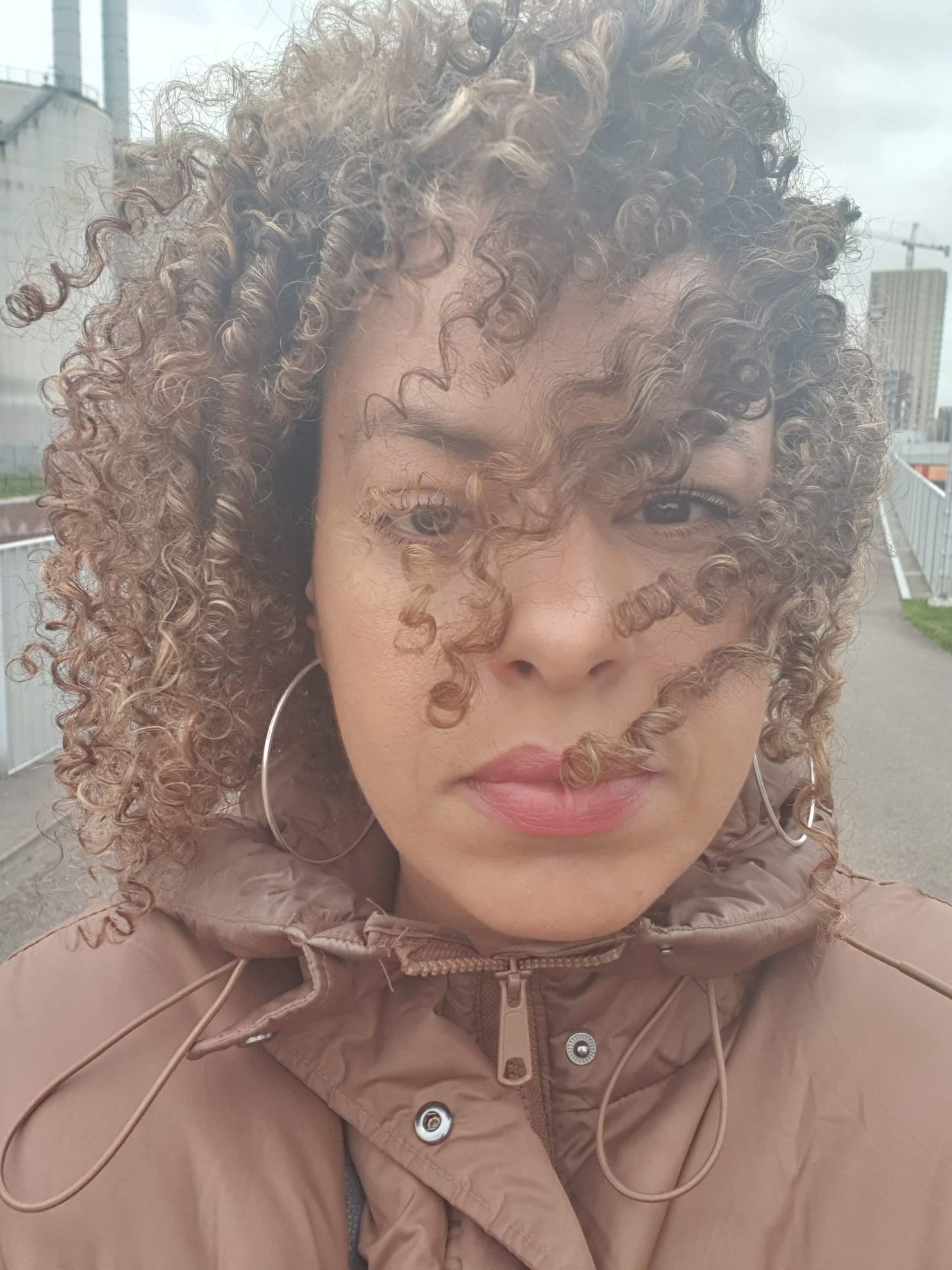 Fatiha Najid, schrijver en intuïtief schilder, oprichter van De Hand van Fatiha 
