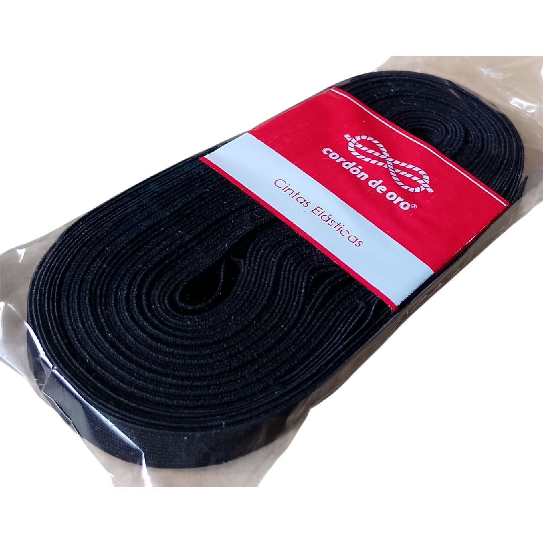 Cinta elástica negra para coser, empaquetada en un envase de plástico transparente con una etiqueta roja y blanca.