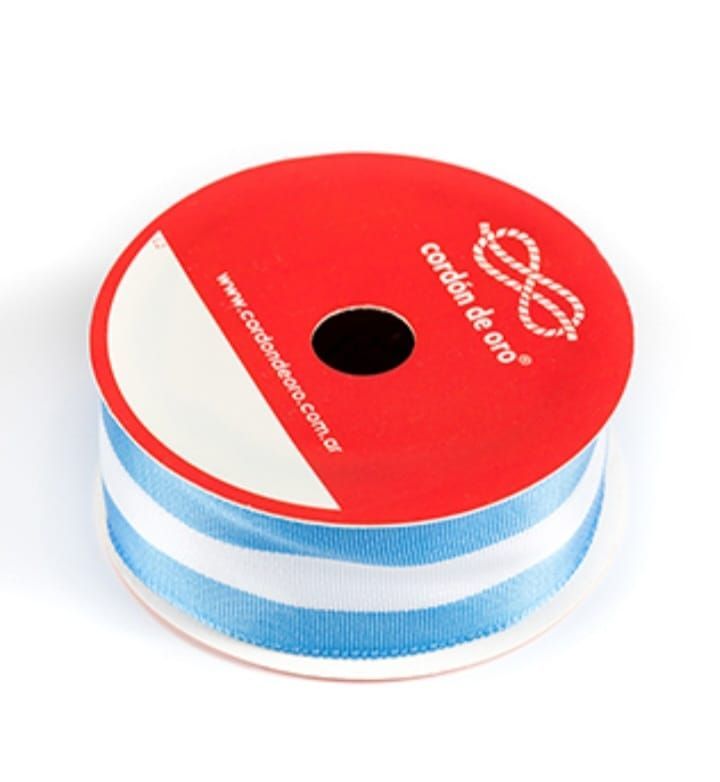 Carrete de cinta de satén azul y blanca con etiqueta superior roja.