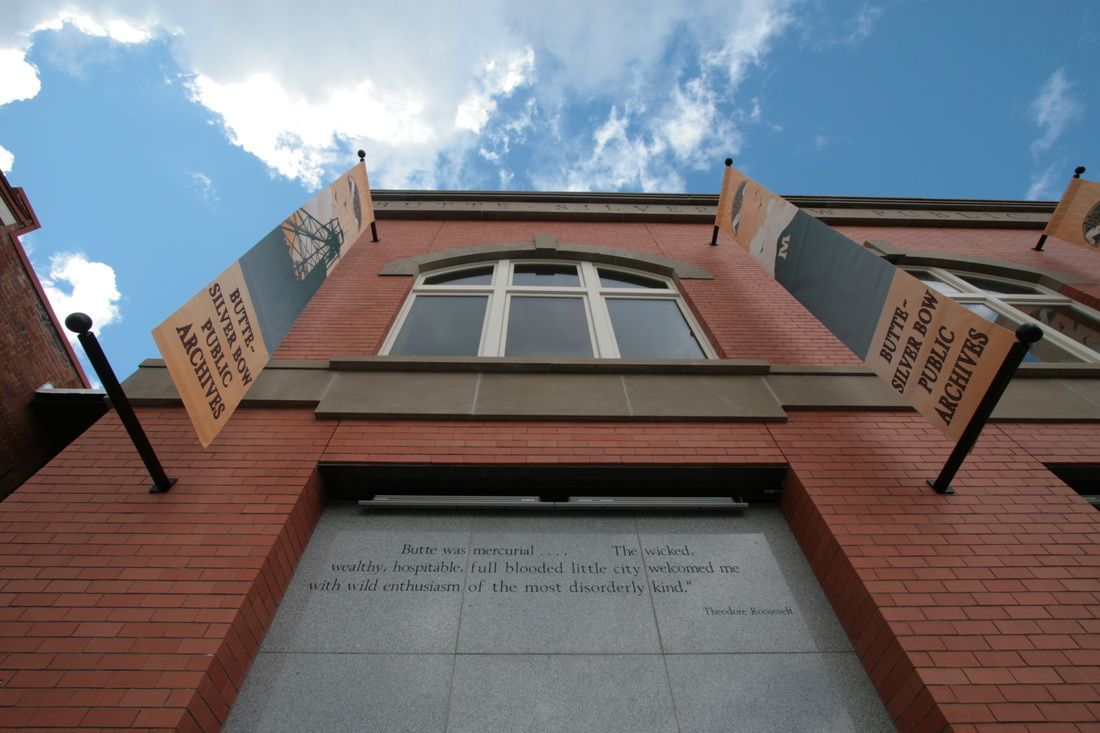 A brick building with a sign that says 