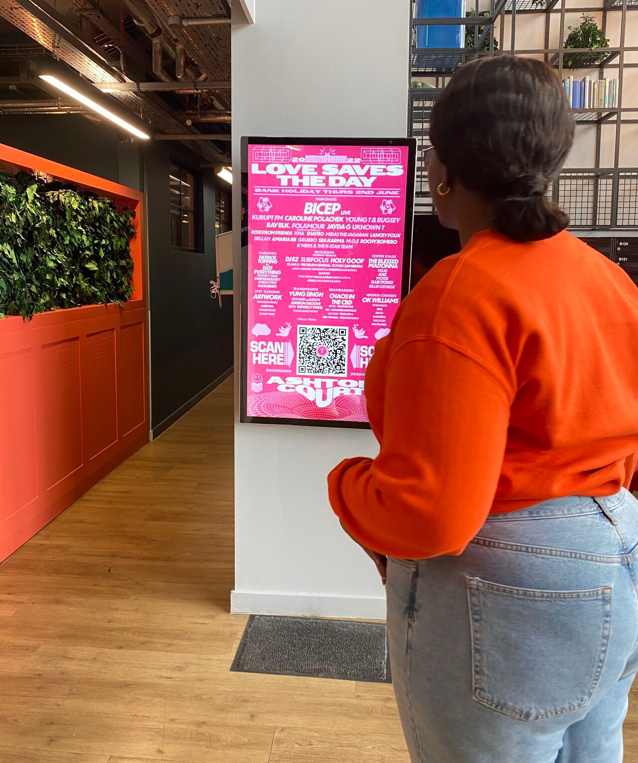 Digital Posters Nottingham | Electronic Posters to Impress!