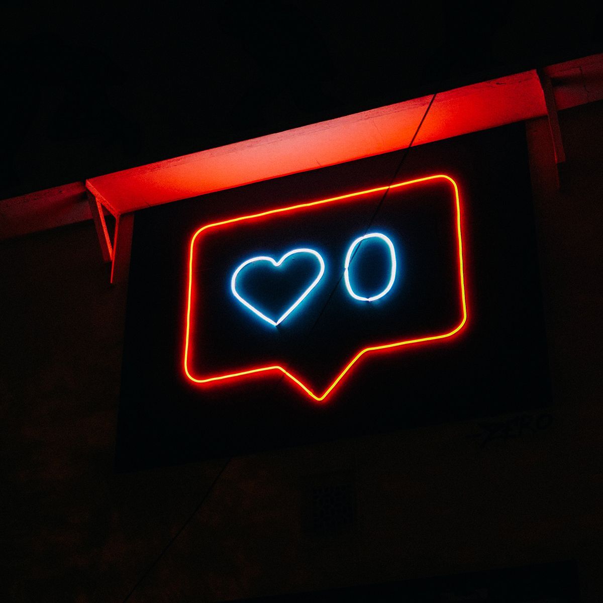 phone-image-with-social-media-icons