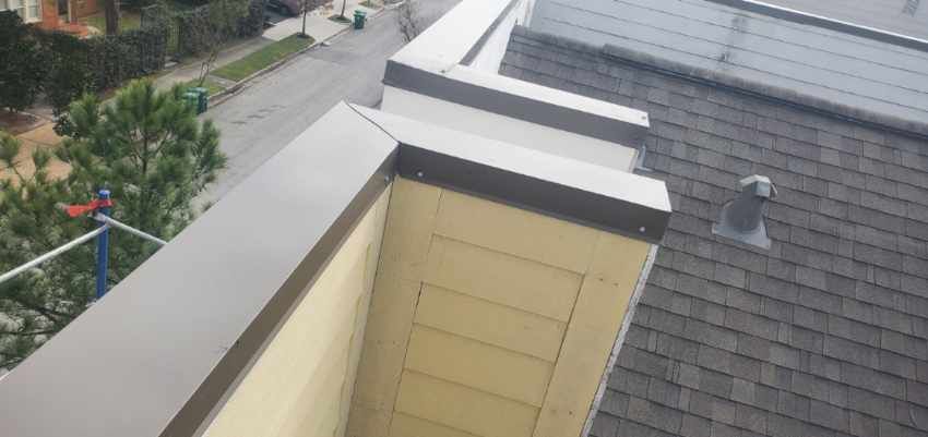A balcony with a view of a roof and a street.