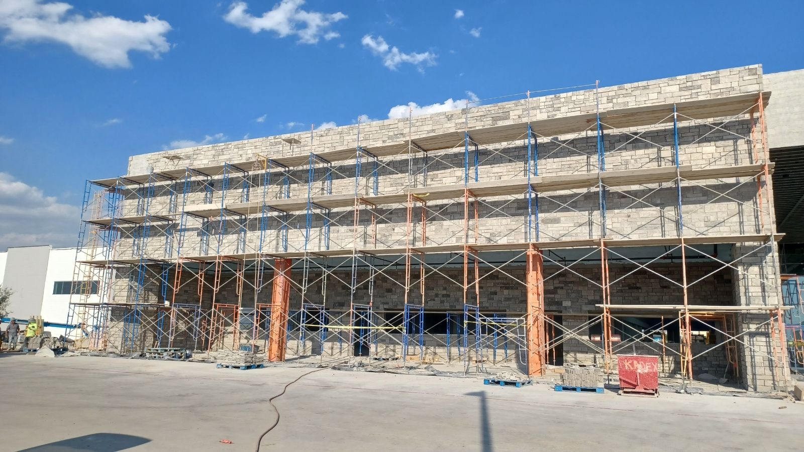 A large building is being built with scaffolding around it.