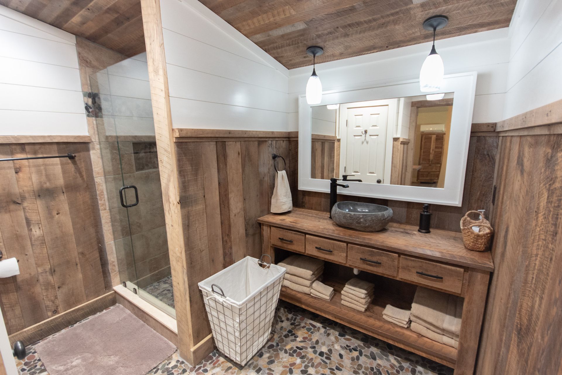 bears-den-bathroom