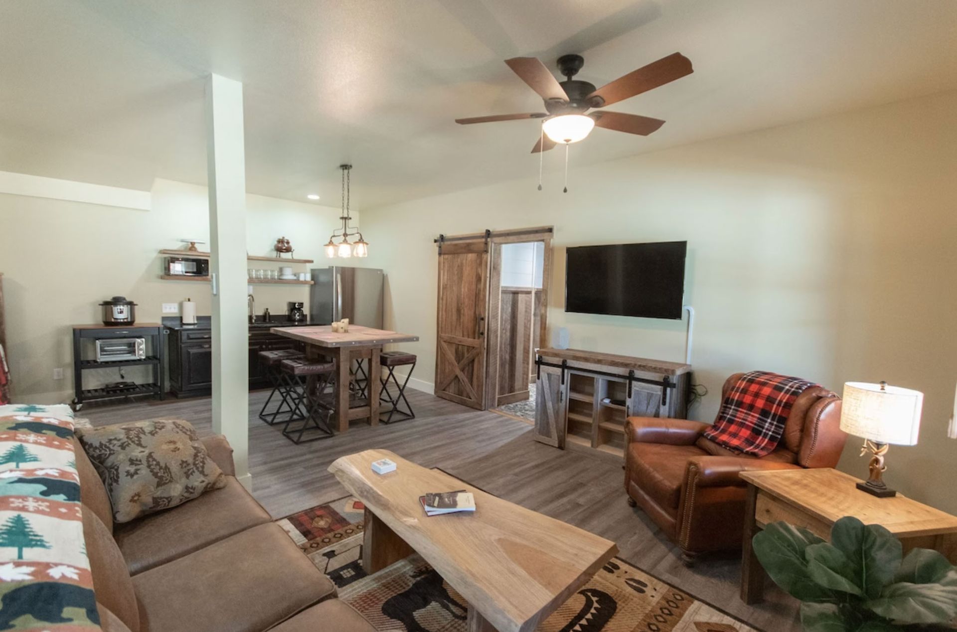 bears-den-great-room