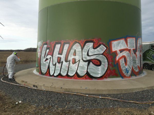 Enlèvement de graffitis sur éolienne Saint-Rémi