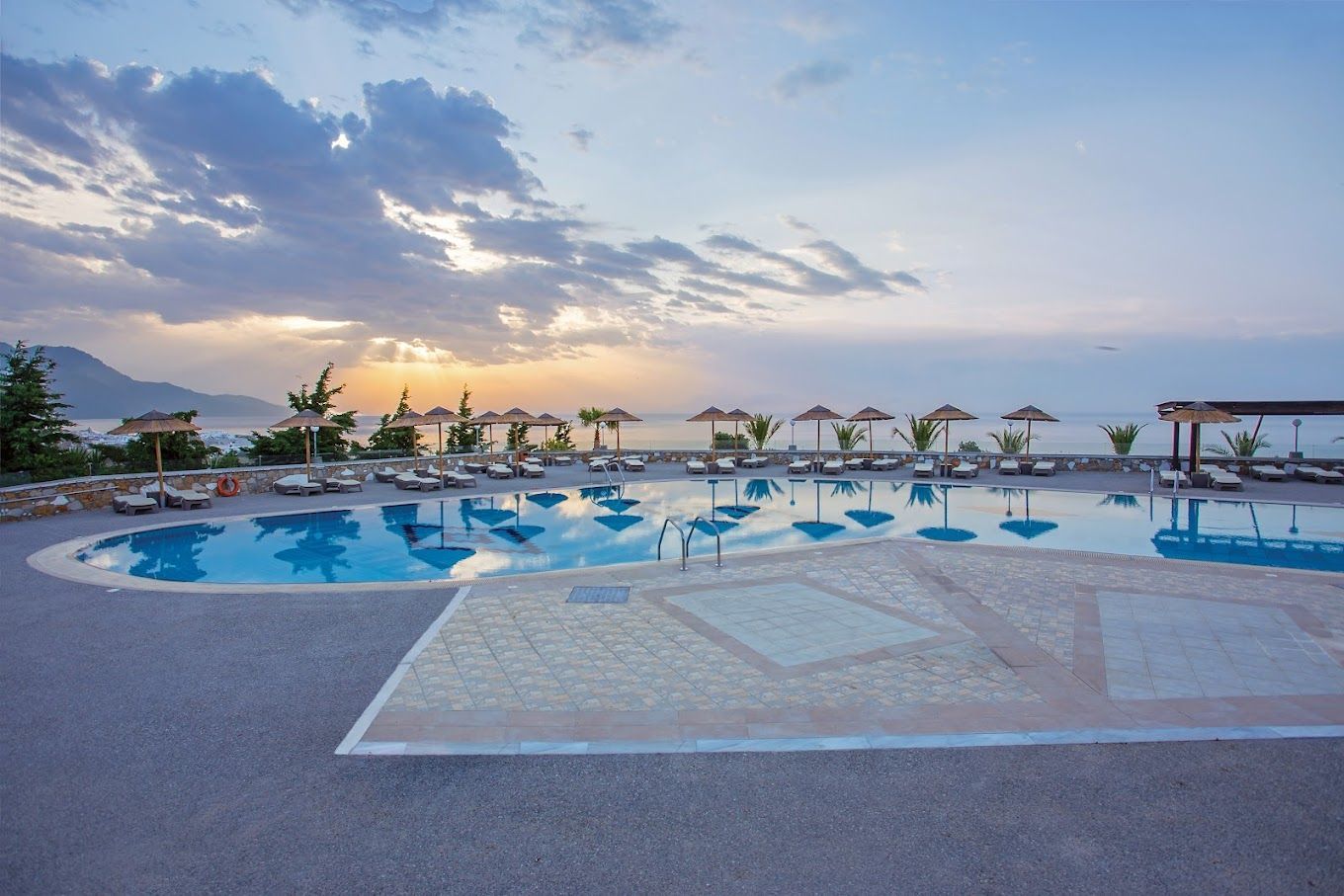 Grand Blue Beach Hotel