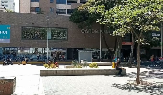 A large building with the word candelaria on it